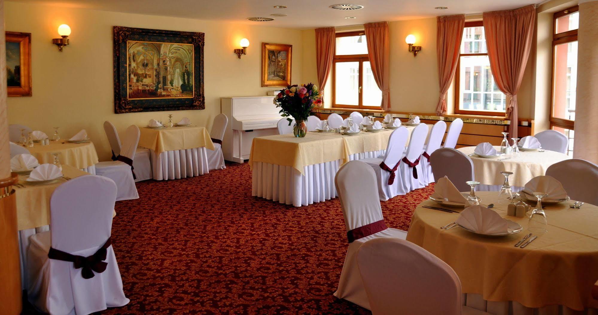 Hotel Ambiente Wellness & Spa Карловы Вары Экстерьер фото