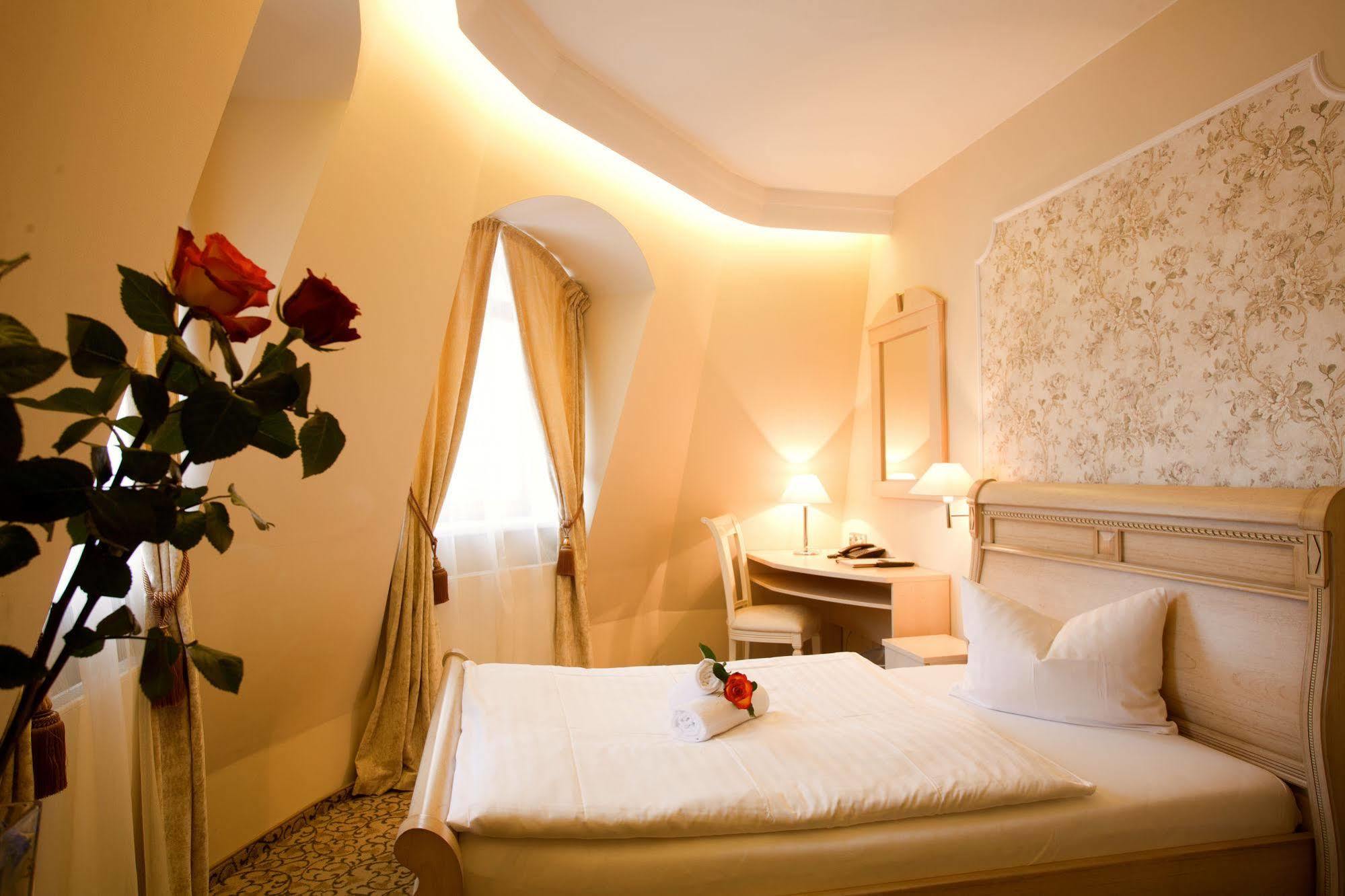 Hotel Ambiente Wellness & Spa Карловы Вары Экстерьер фото